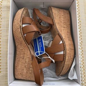 “White Mountain” tan wedges
